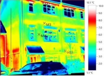 Thermal image &mdash; Spot temperature analysis. Multiple measurement points and a hot spot marker used to quantify surface temperatures and support U-value calculations.